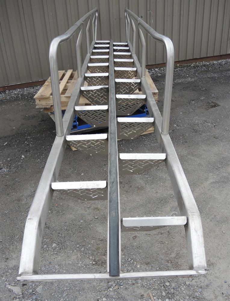 LAPEYRE Stair Case - 2ft W X 18ft H | Ladders and Stairs