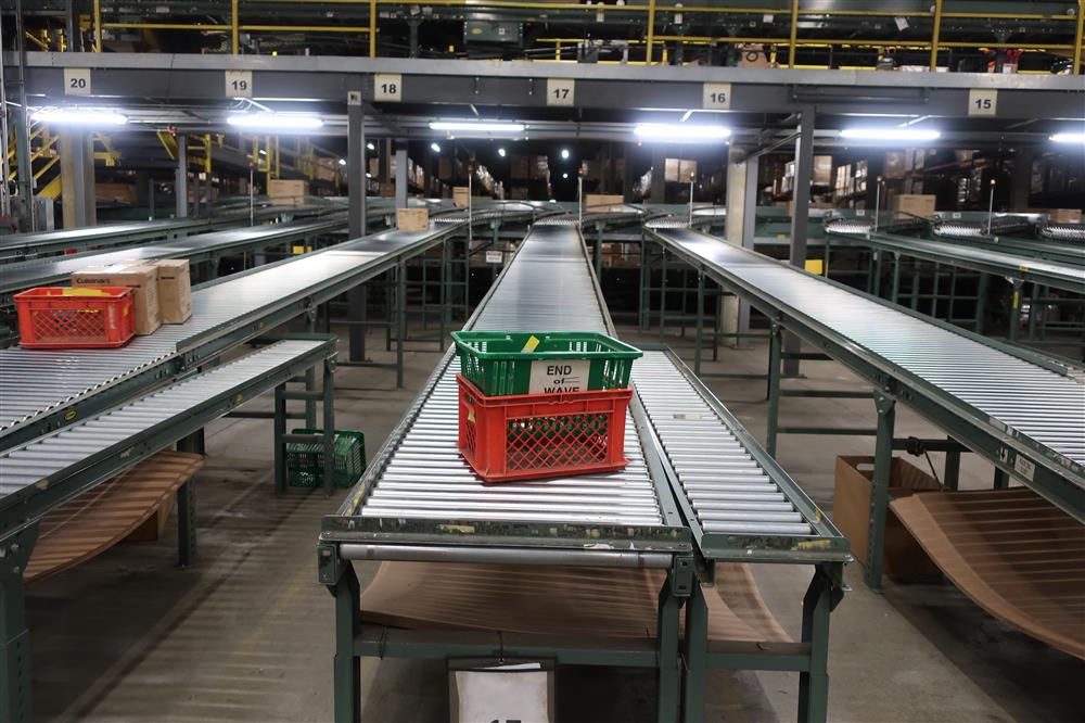 Hytrol 37 Lane Shoe Sortation System Specialized Conveyors Other