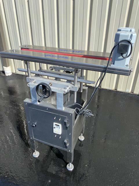 ACCUTEK Side Grip Bottomless Gap Transfer Conveyor / Hugger Conveyor ...