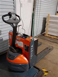 406422 - TOYOTA 8HBW23 Pallet Jack Truck